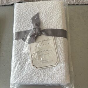 Pottery Barn Monique Lhuillier Jardin matelasse standard white sham- New